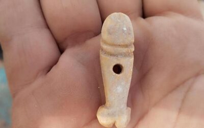 Un penjoll romà en forma de penis, la curiositat de les excavacions d’enguany a l’Alcúdia d’Elx
