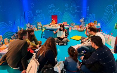 Els ‘Contes en valencià’ de Júlia Cantavella cobren vida a la llibreria Ona de Barcelona