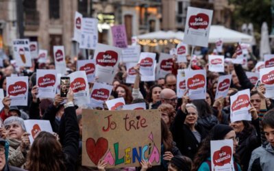 Centenars de famílies es queden sense plaça educativa en valencià, tot i ser la seua elecció