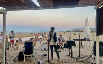 Mossén Bramit Morera porta el seu directe a la mar d’Oliva
